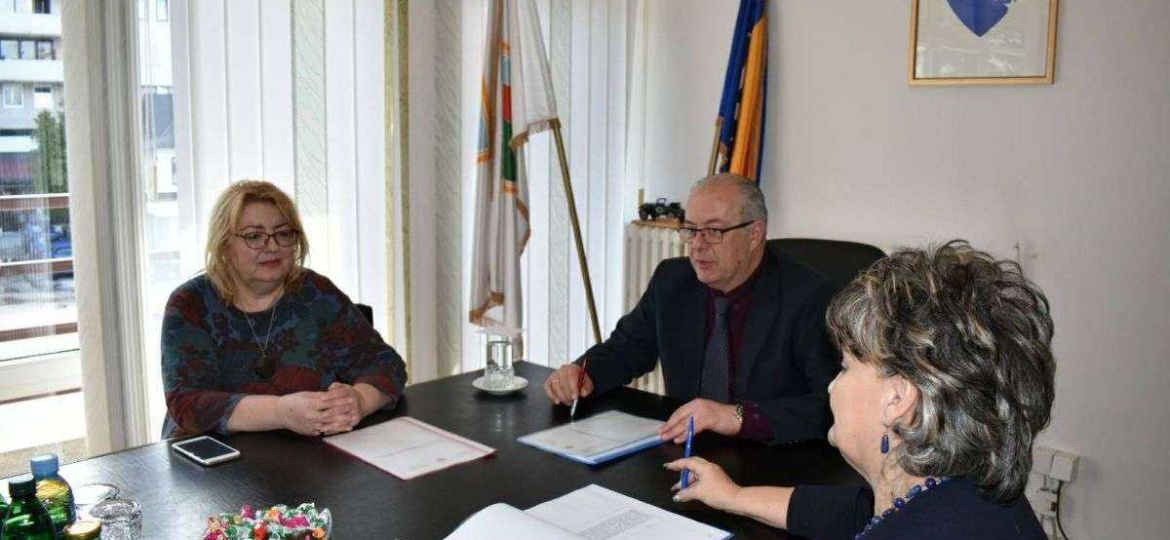 73608782f50eb6af17bb69bdcd662692